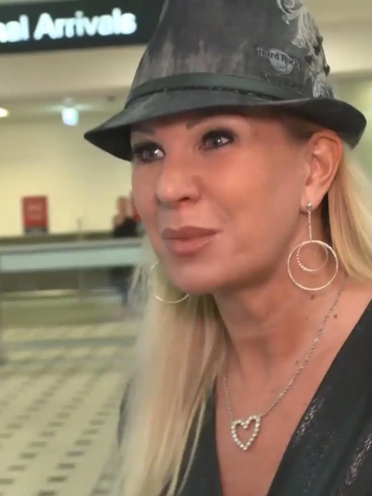Wendler-Ex Claudia Norberg erfährt, dass sich seine Freundin Laura Müller für den "Playboy" ausgezogen hat.