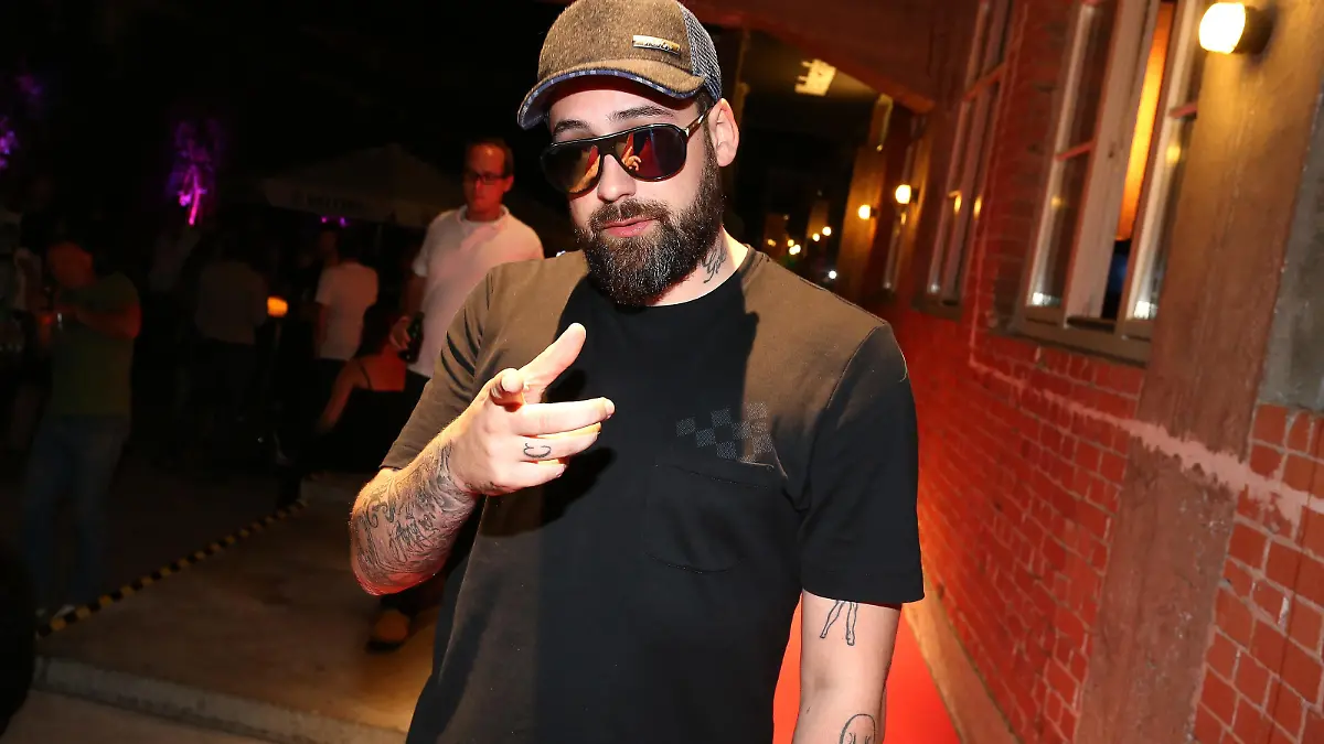 Sido mit Vollbart
auf der Party bei der RTL II Sendung - THE DOME 63 - im Werkcafe in Ludwigsburh .