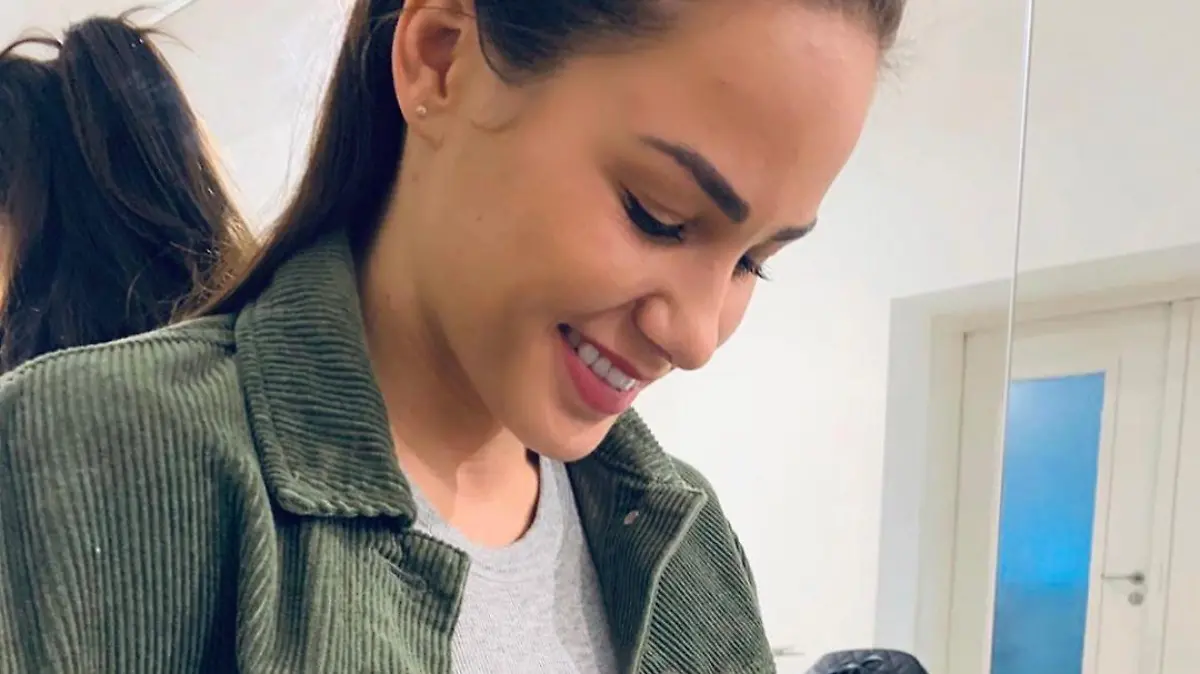 Angelina Heger mit Babybauch