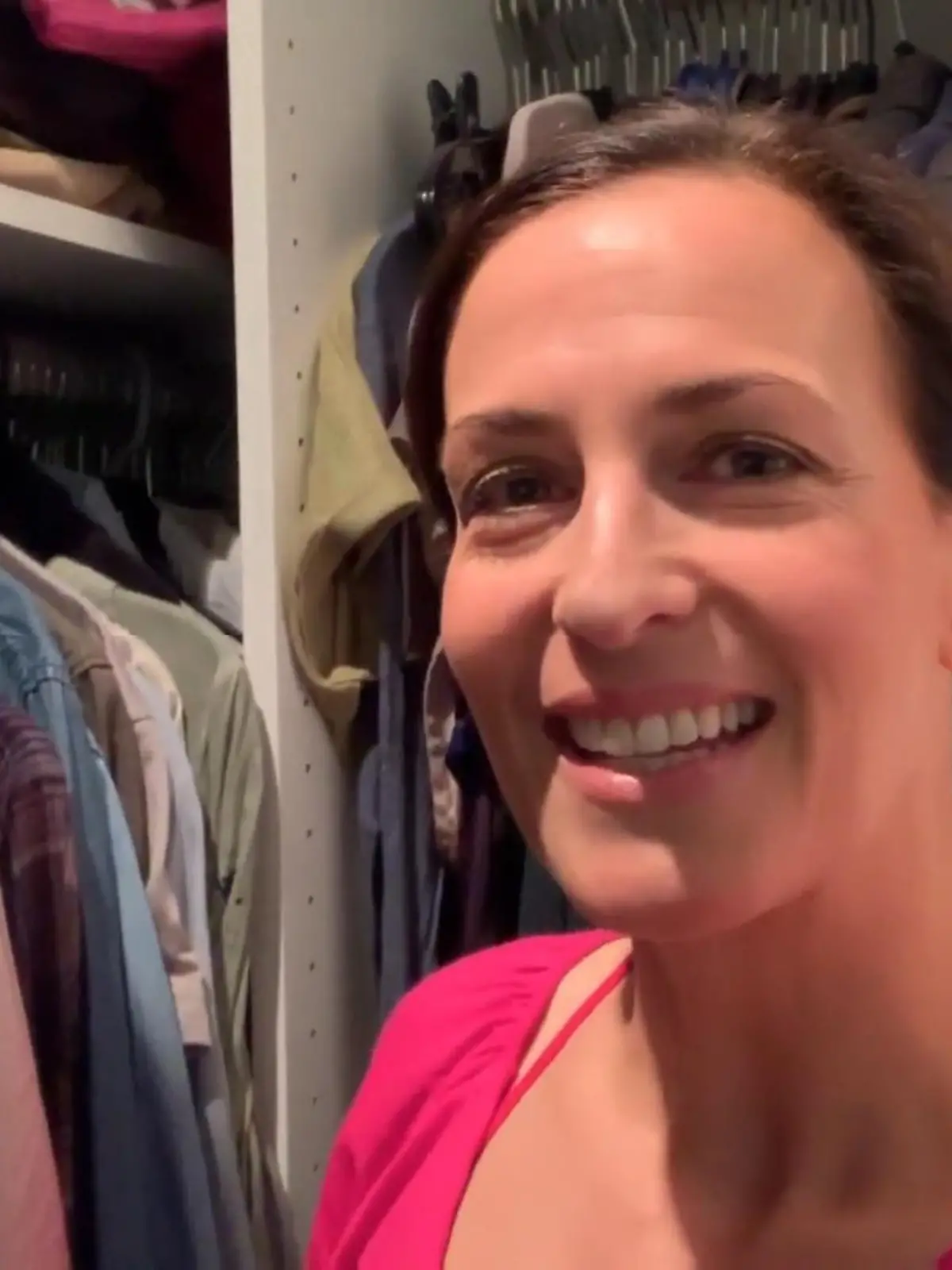 Bild zu: "So sieht der Kleiderschrank von Ulrike Frank aus"