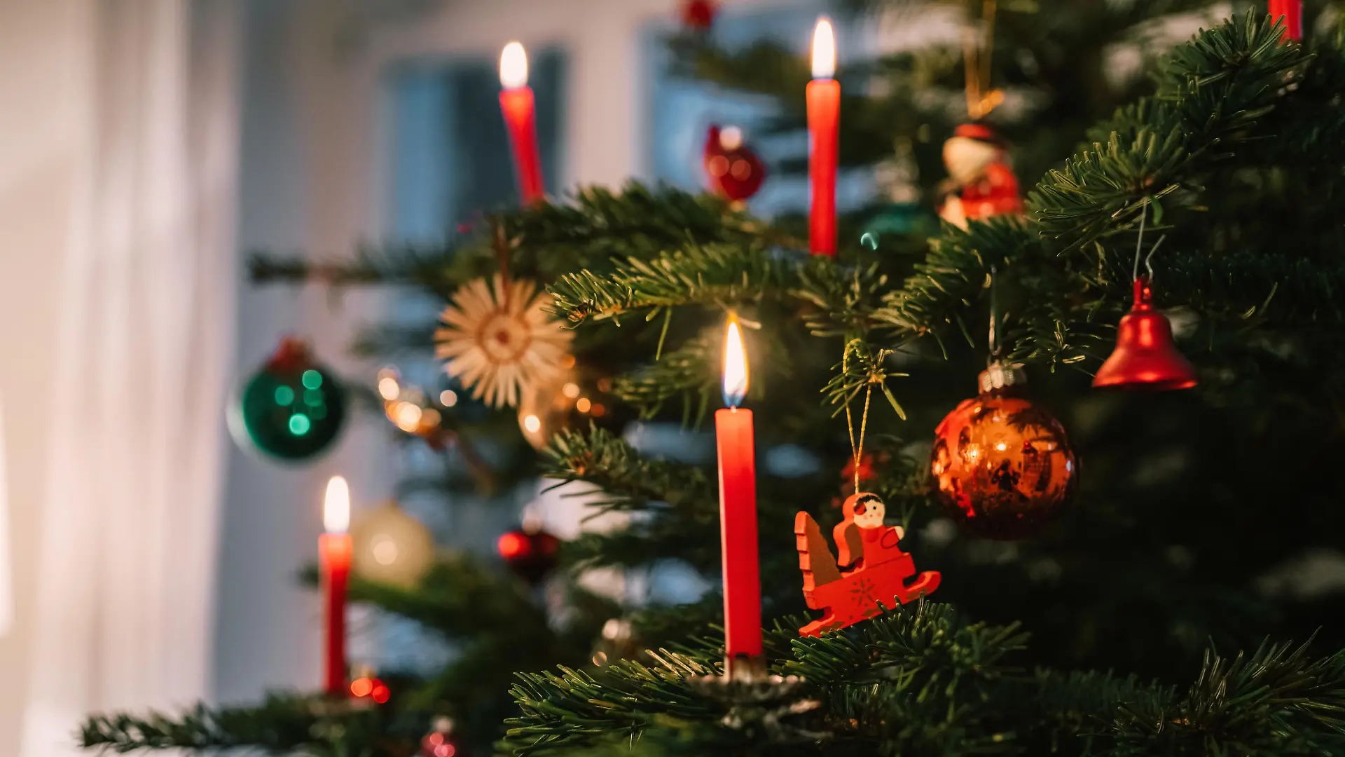 Geschmückter Weihnachtsbaum
