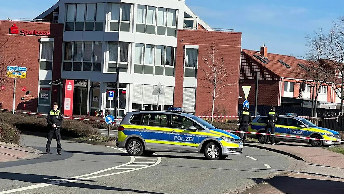 Die Sparkassenfiliale in Garbsen-Mitte wollten die Brüder überfallen. (Archiv)