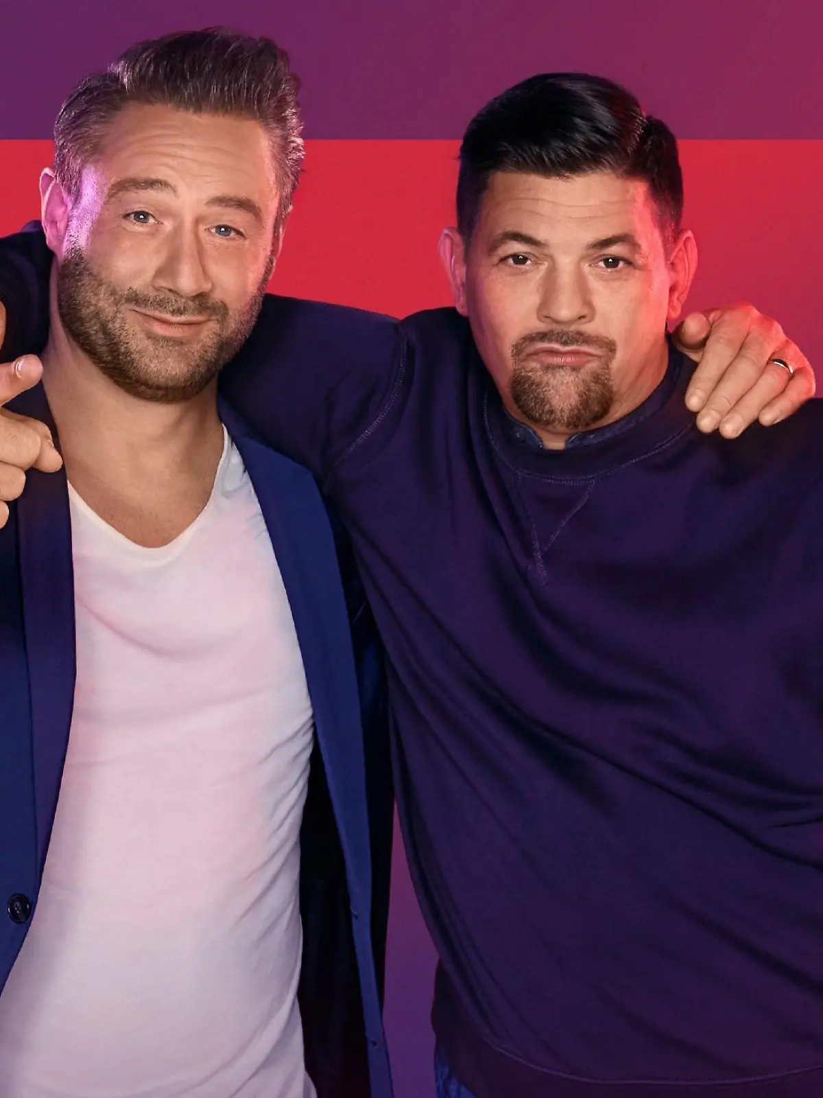 Tim Mälzer und Sänger Sasha sind "Best Buddies" und kämpfen gemeinsam in ihrer neuen Live-Show „Alles auf Freundschaft“.
