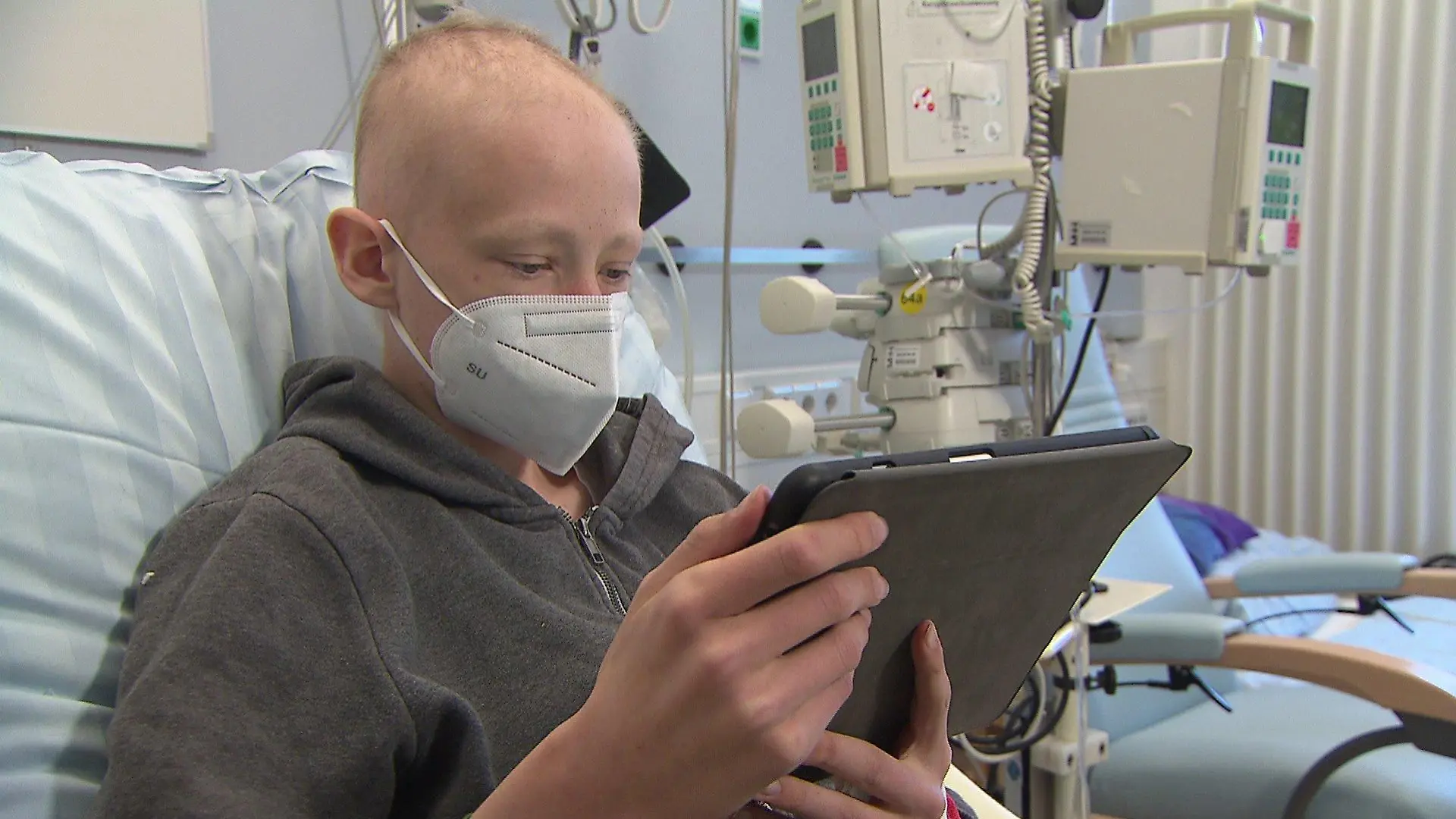 Der 13-jährige Hannes kann dank eines Avatars wieder am Unterricht teilnehmen.