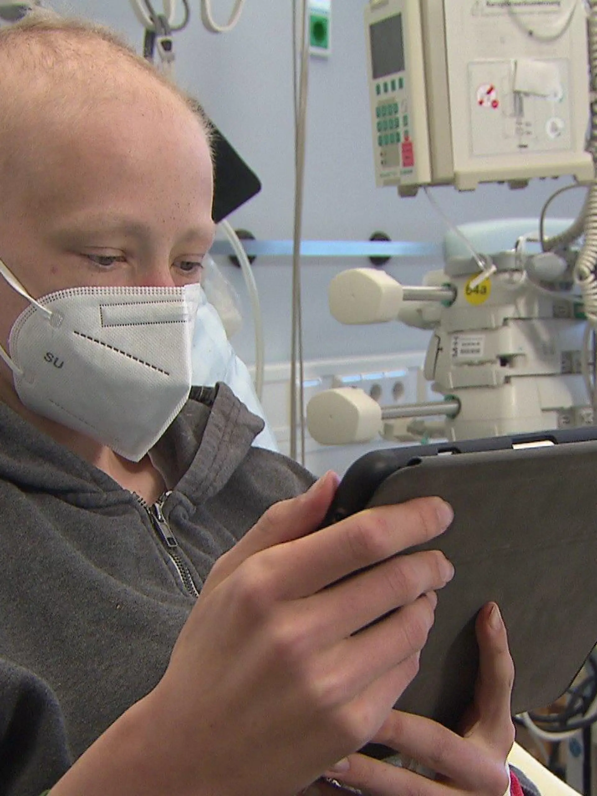Der 13-jährige Hannes kann dank eines Avatars wieder am Unterricht teilnehmen.