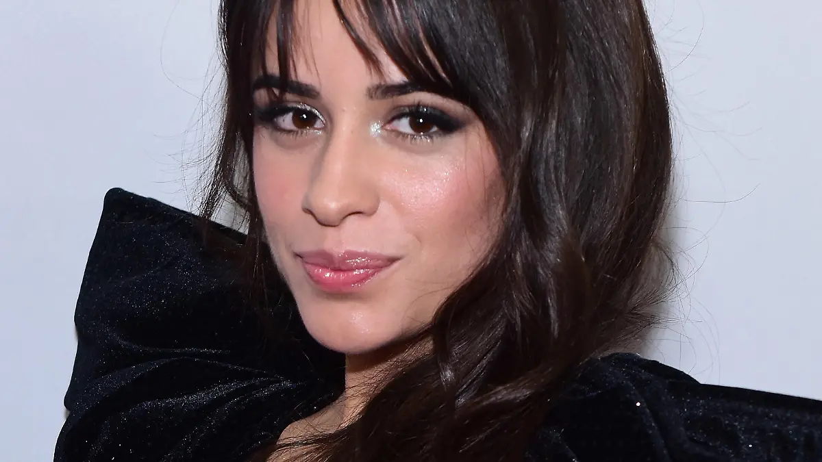 Bei der Weihnachtsveranstaltung "Jingle Ball" von "iHeartRadio" am 13. Dezember lächelt Camila Cabello noch - heute muss sie sich zu rassistischen Äußerungen aus der Vergangenheit positionieren.