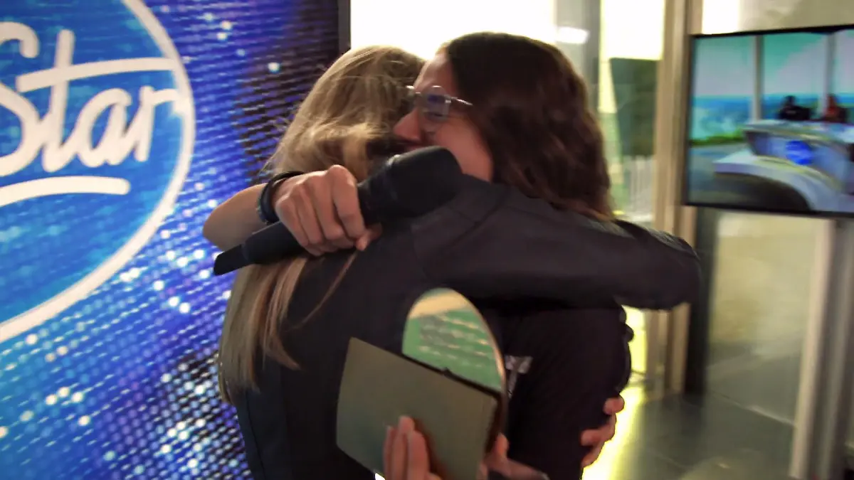 Carolin haut die Jury vom Hocker 15-Jährige verzückt mit Rock-Song