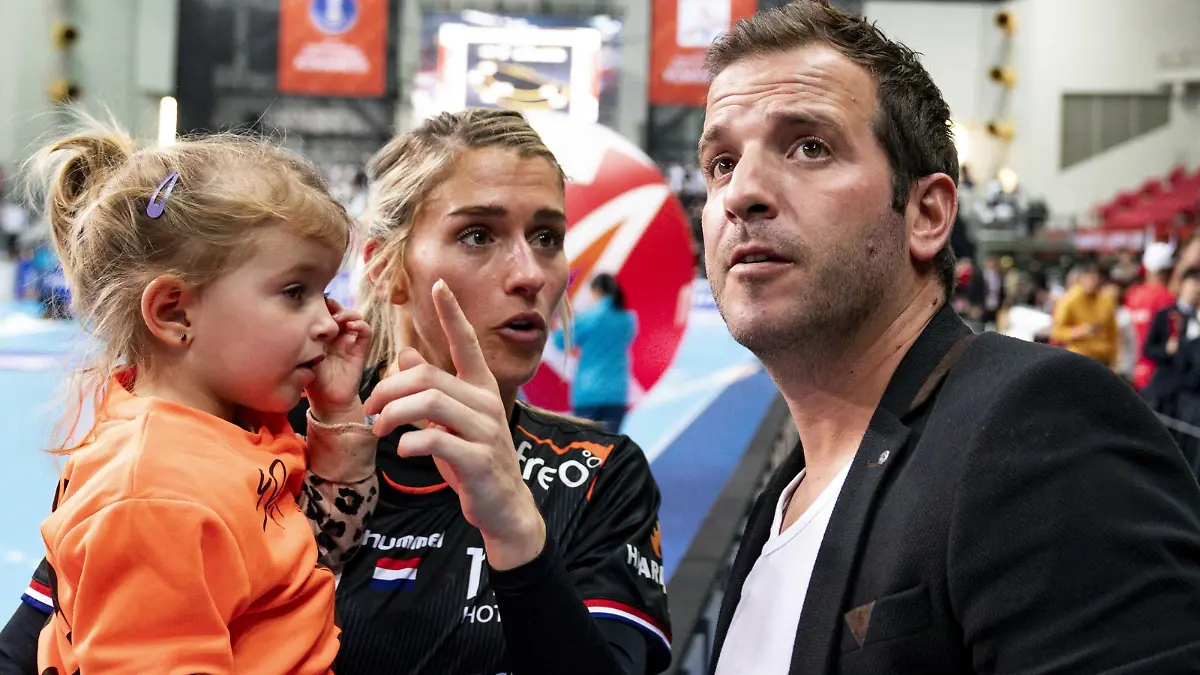Der niederländische Handballspieler Estavana Polman, Rafael van der Vaart und Jesslynn
