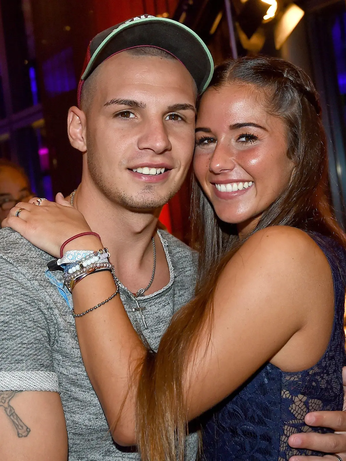 ARCHIV - Die Musiker Pietro und Sarah Lombardi feiern am 02.09.2016 in Berlin bei dem Musik-Event «Alcatel Entertainment Night feat. Music meets Media» im Rahmen der IFA. (zu dpa-Korr "Promis und Privatleben: «Druck von außen kann ich nicht gebrauchen»" vom 09.12.2016) +++(c) dpa - Bildfunk+++