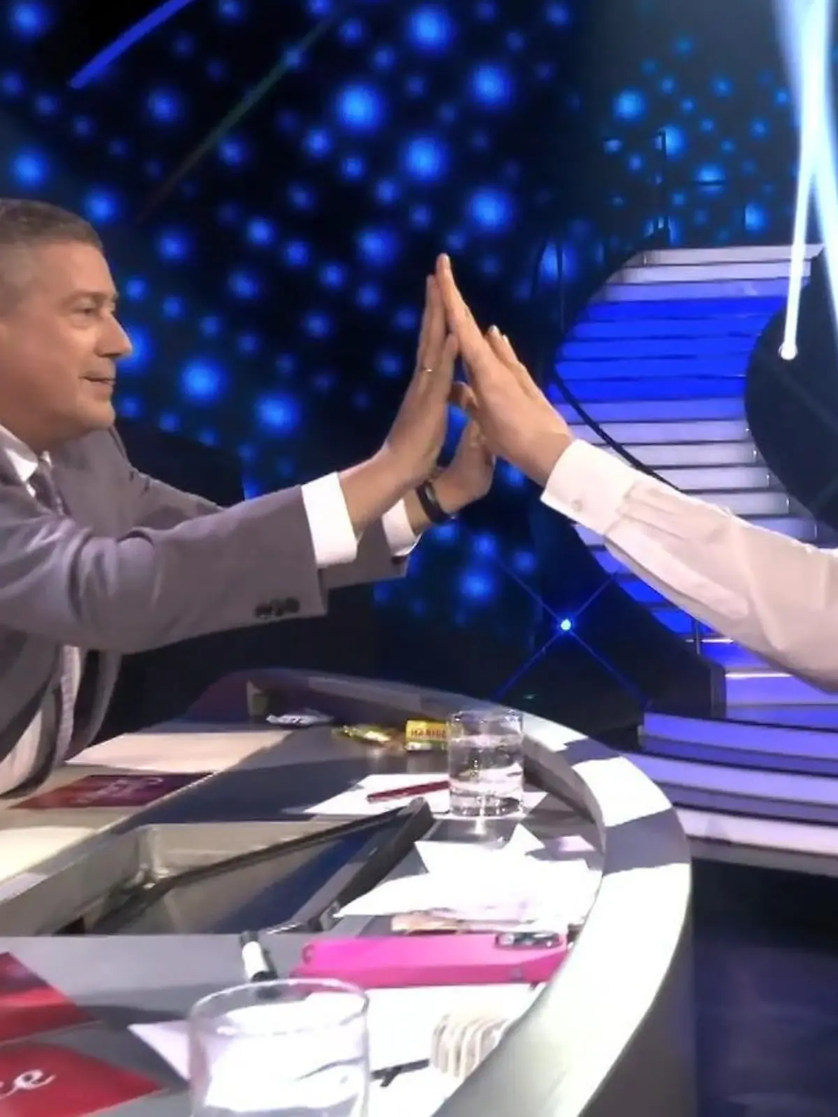 Timon Krause macht mit Joachim Llambi und Co. ganz spontan einen Mentalistentrick