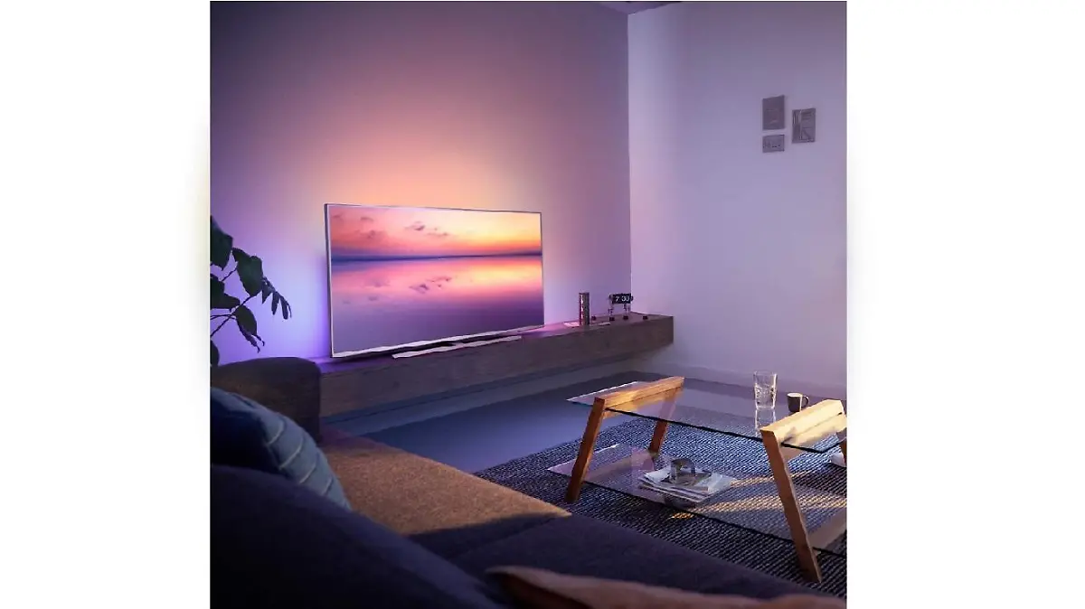 Tagesdeals bei Amazon: Philips-Fernseher mit Ambilight.