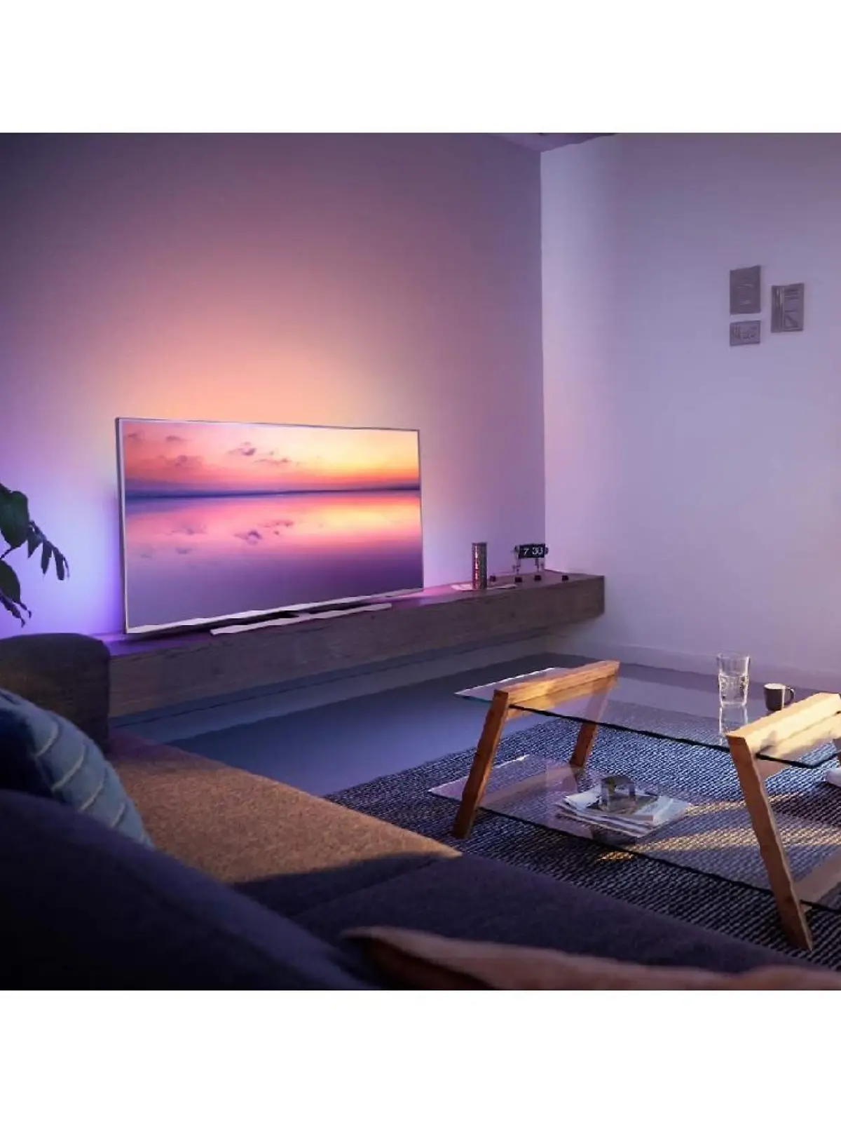 Tagesdeals bei Amazon: Philips-Fernseher mit Ambilight.