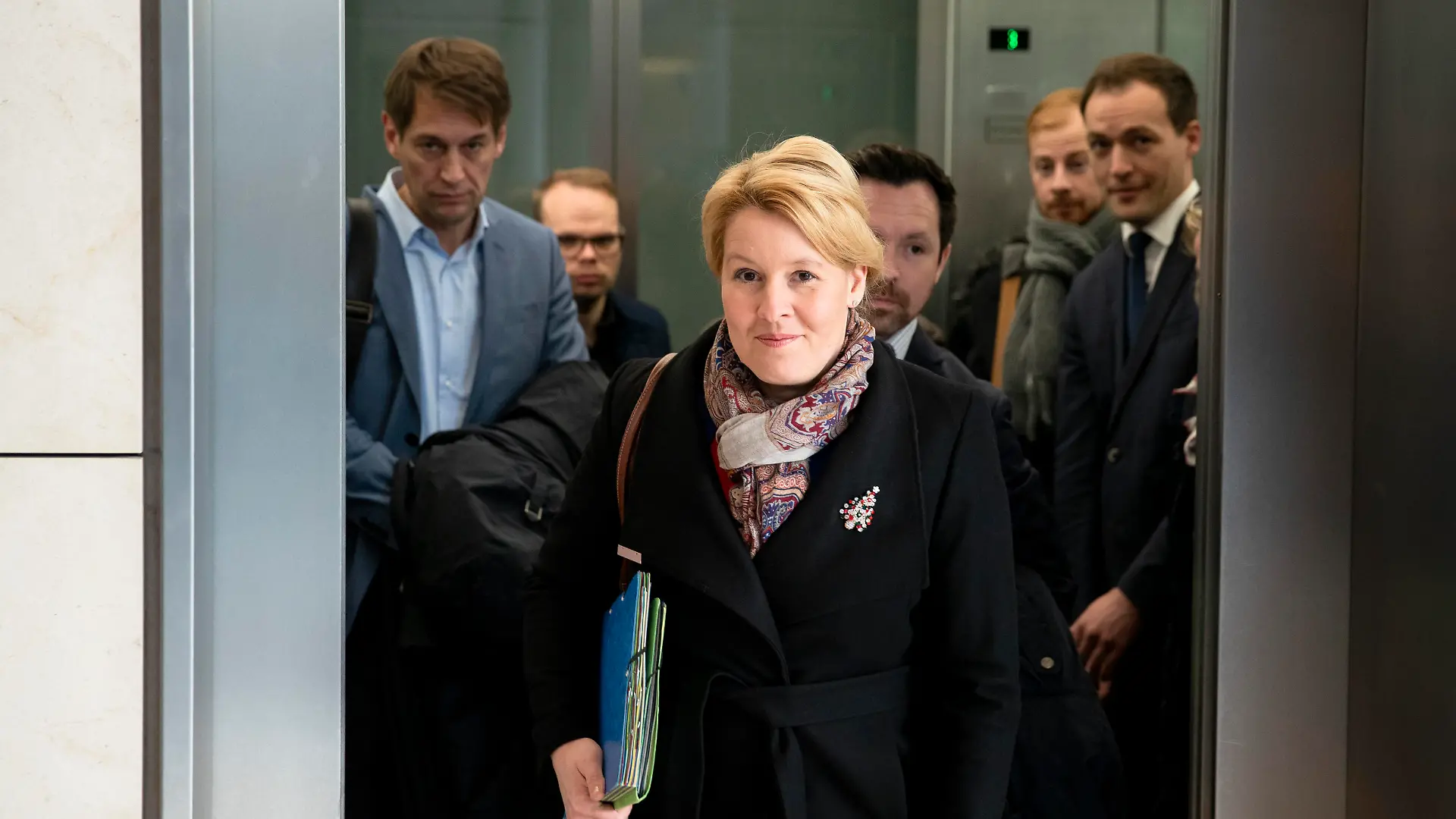 Bundesfamilienministerin Franziska Giffey kommt zur Fraktionssitzung der SPD im Bundestag in Berlin am 10. Dezember 2019. Fraktionssitzung der SPD im Bundestag *** Federal Family Minister Franziska Giffey attends SPD parliamentary group meeting in the Bundestag in Berlin on 10 December 2019 SPD parliamentary group meeting in the Bundestag