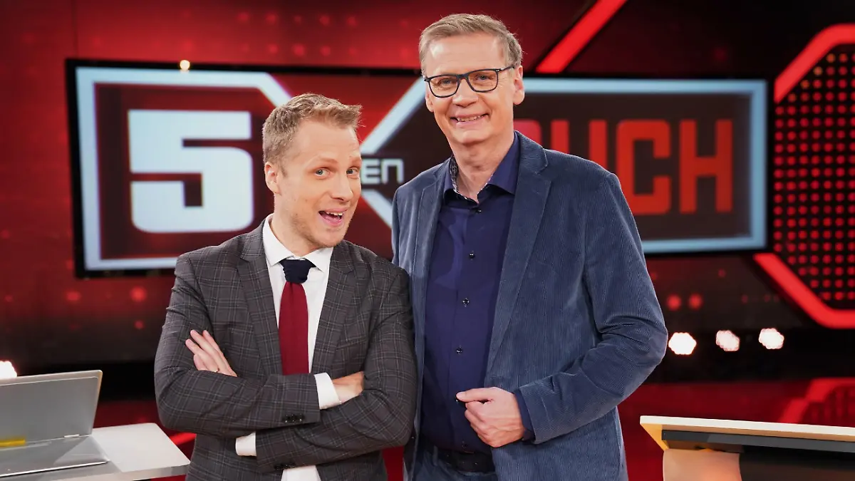 Oliver Pocher, zu sehen auf dem Bild gemeinsam mit Günther Jauch, moderiert die RTL-Show "5 gegen Jauch".