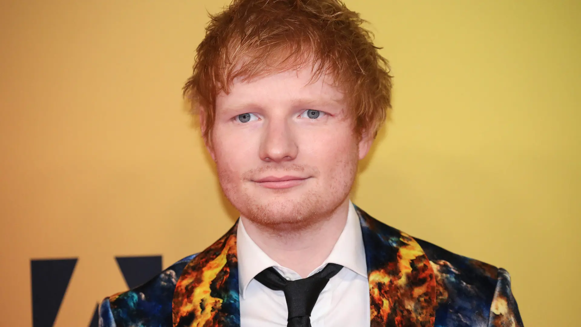 ARCHIV - 14.11.2021, Ungarn, Budapest: Ed Sheeran, Sänger aus Großbritannien, kommt zur Verleihung der MTV Europe Music Awards (EMA) in der Papp Laszlo Budapest Sportarena. (zu dpa «Ed Sheeran über seine Tochter: «Hat mir einen Sinn gegeben») Foto: Vianney Le Caer/Invision/AP/dpa +++ dpa-Bildfunk +++