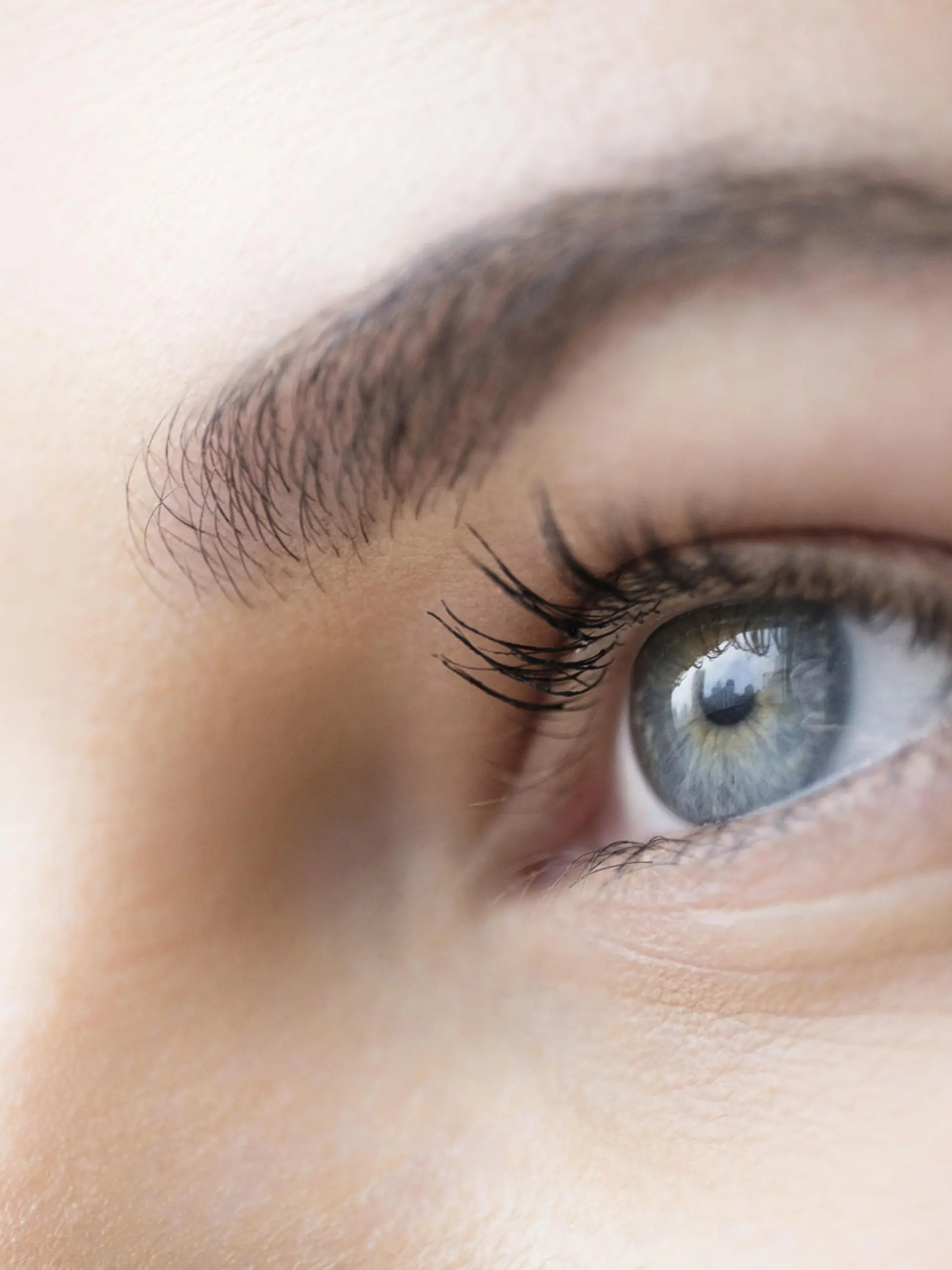 Close up of young woman with blue eyes, Close up der jungen Frau mit blauen Augen | Verwendung weltweit, Keine Weitergabe an Wiederverkäufer.