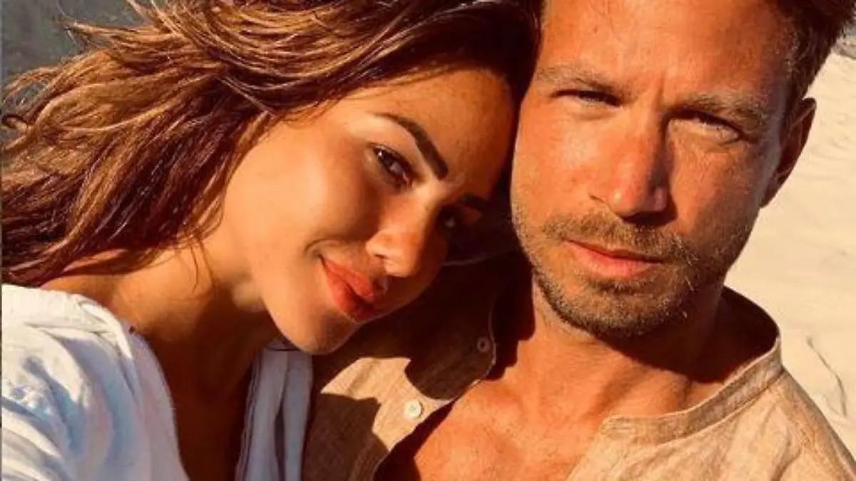 Angelina Heger und Sebastian Pannek sind frisch verliebt. "Wir", schreibt die 27-Jährige zu dem Selfie.