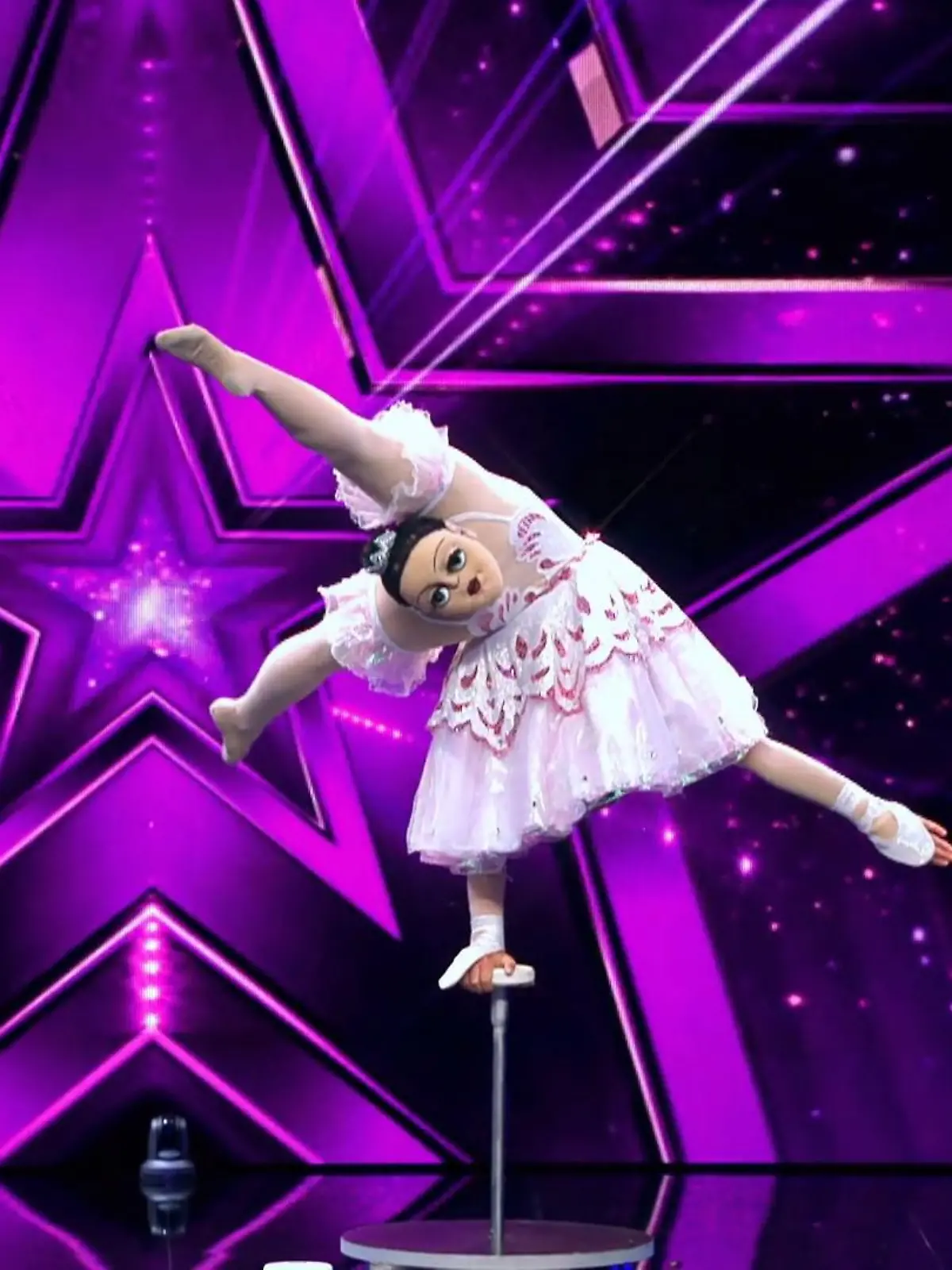 Bild zu: "Tänzerin Veronika überrascht die Supertalent-Jury"