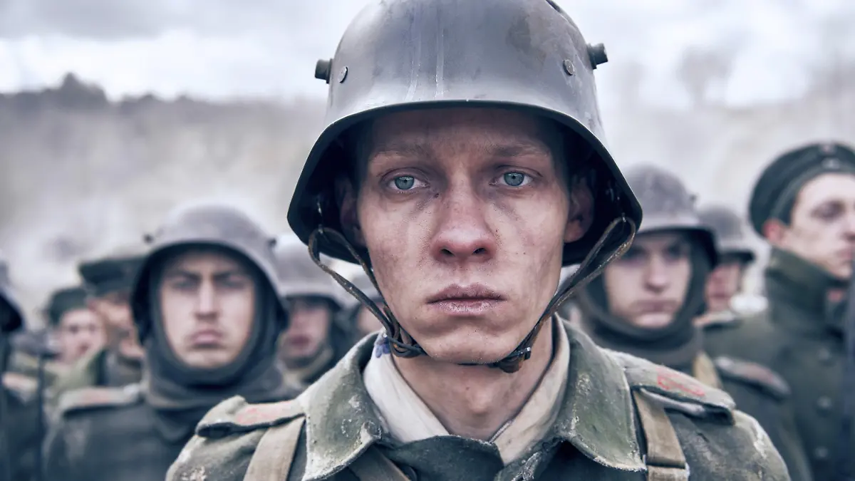 ALL QUIET ON THE WESTERN FRONT, (aka IM WESTEN NICHTS NEUES), Felix Kammerer, 2022. ph: Reiner Bajo /© Netflix /Courtesy Everett Collection