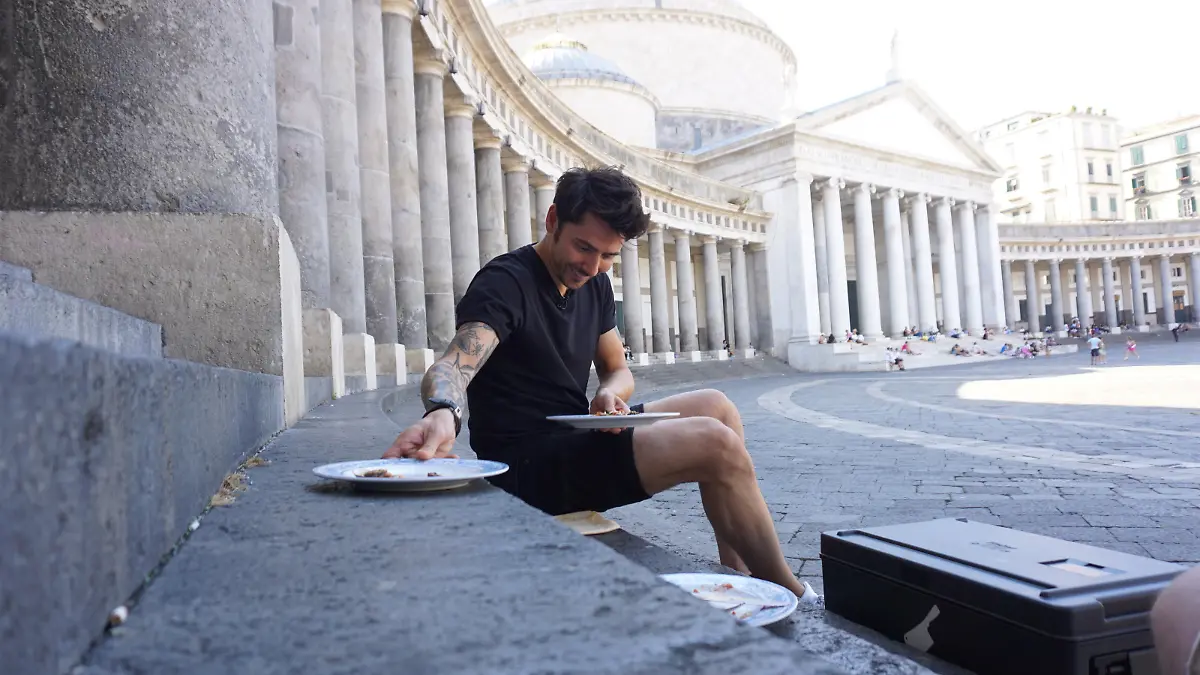 Aus eins mach drei. Tim Melzer stellt Nenad Mlinarevic vor eine fiese Herausforderung - in dreifacher Ausführung.