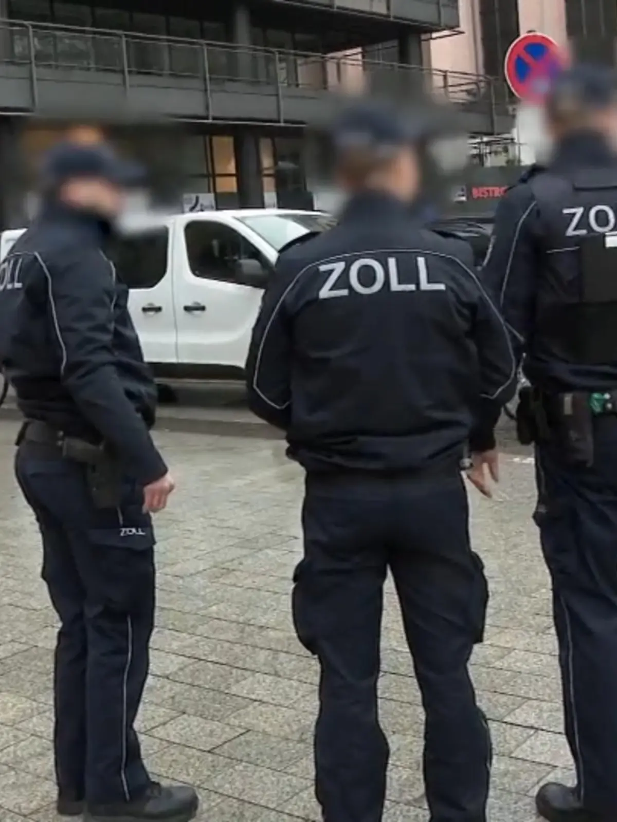 Heute hat es bundesweite Kontrollen des Zolls gegeben. Unter anderem auch in Köln. Im Fokus steht die Einhaltung des Mindestlohns in Branchen wie der Gastronomie und dem Taxi-Gewerbe. Zwölf Euro Mindestlohn gilt für alle, die arbeiten wollen. Trotzdem gibt es viele Unternehmen, die sich nicht daran halten.