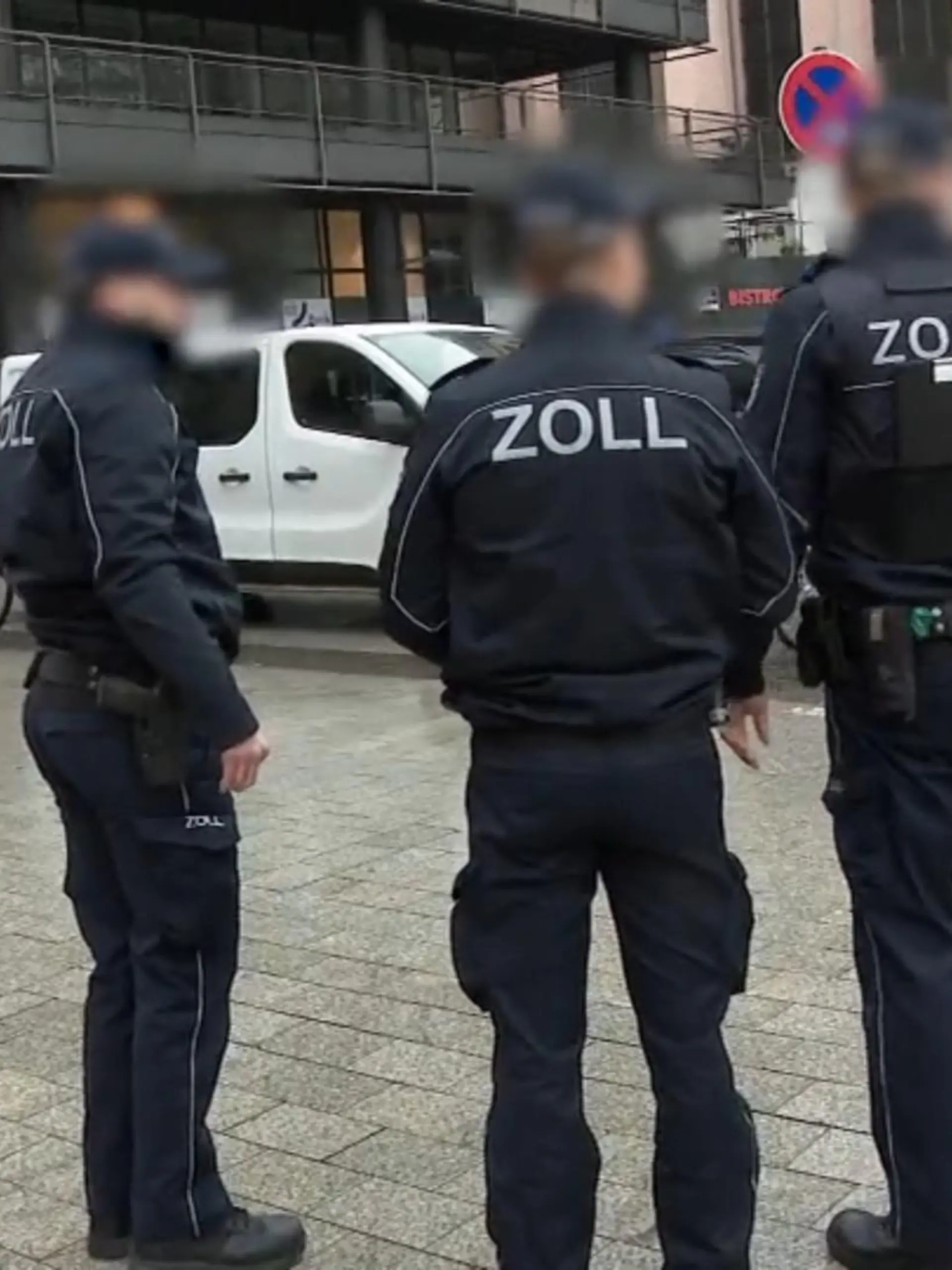 Heute hat es bundesweite Kontrollen des Zolls gegeben. Unter anderem auch in Köln. Im Fokus steht die Einhaltung des Mindestlohns in Branchen wie der Gastronomie und dem Taxi-Gewerbe. Zwölf Euro Mindestlohn gilt für alle, die arbeiten wollen. Trotzdem gibt es viele Unternehmen, die sich nicht daran halten.