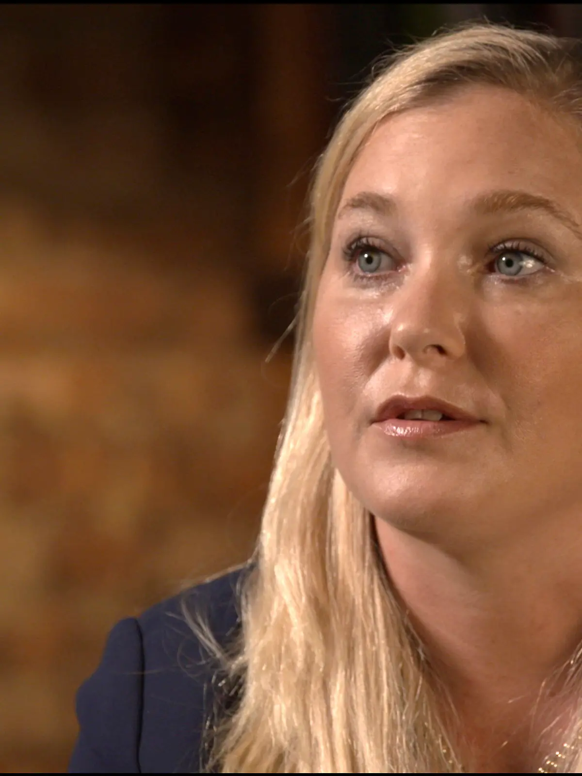 HANDOUT - 02.12.2019, ---: Dieses Videostandbild der BBC zeigt Virginia Roberts Giuffre während eines Interviews mit dem Fernsehsender. Giuffre schildert in dem BBC-Interview, sie sei drei Mal zum Sex mit dem Royal gezwungen worden, zwei Mal davon als 17-Jährige. Die Übergriffe sollen 2001 und 2002 stattgefunden haben. Foto: ---/BBC Panorama/AP/dpa - ACHTUNG: Nur zur redaktionellen Verwendung im Zusammenhang mit der aktuellen Berichterstattung und nur mit vollständiger Nennung des vorstehenden Credits +++ dpa-Bildfunk +++