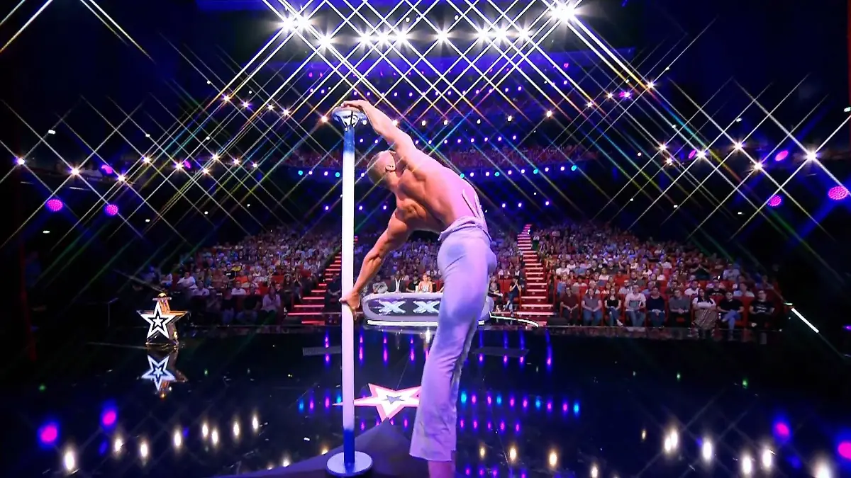 Bruce drückt den Goldenen Buzzer für Dima Shine! Er steht schon jetzt im Finale
