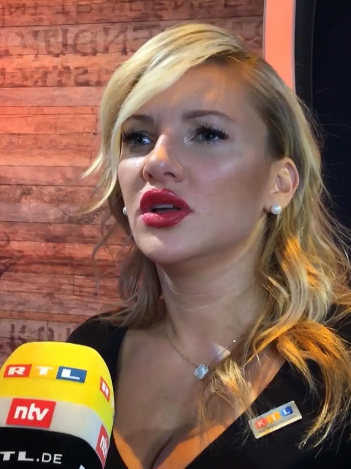 Evelyn Burdecki spricht offen über sexuelle Belästigung.