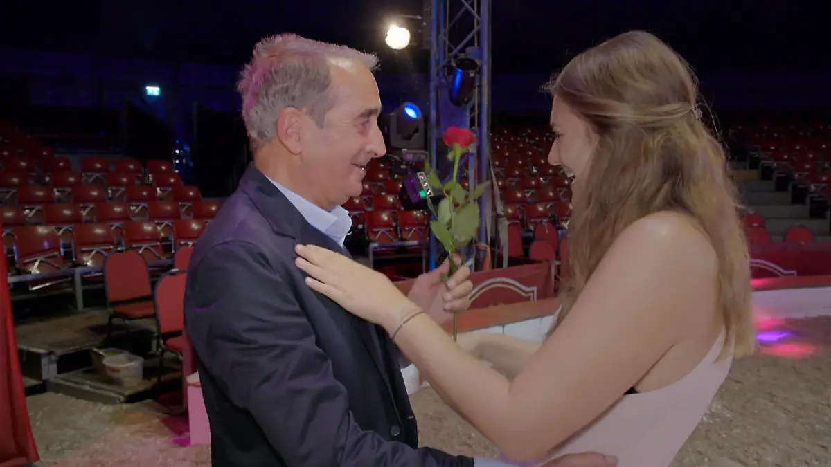 Luis Moreno ist wieder an Julianes Seite Ziehpapa, Freund und Clown