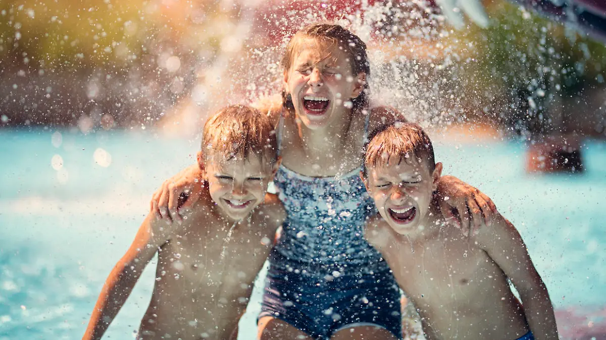 Kinder im Freibad