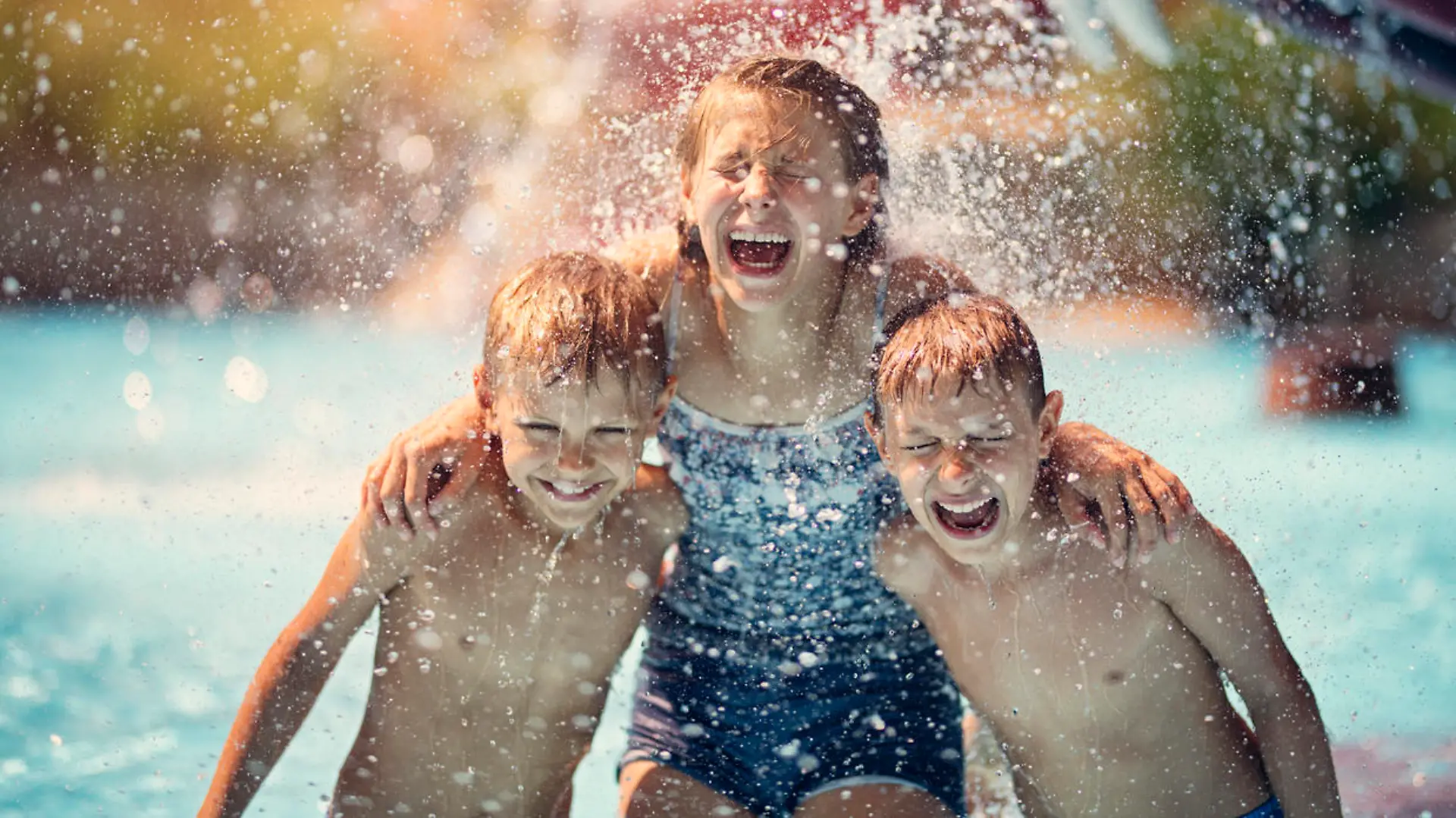 Kinder im Freibad