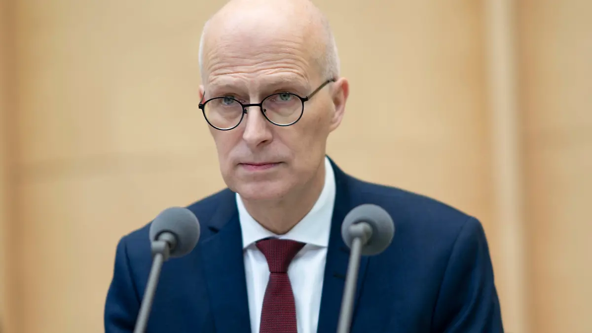 1030. Sitzung des Bundesrates - Sitzung Bundesrat in Berlin - Peter Tschentscher, Erster Bürgermeister Hamburg und amtierender Bundesratsvorsitzender, eröffnet die Bundesratssitzung1030. Sitzung des Bundesrates - Sitzung Bundesrat in Berlin - Peter Tschentscher, Erster Bürgermeister Hamburg und amtierender Bundesratsvorsitzender, eröffnet die Bundesratssitzung, Berlin Berlin Deutschland Bundesrat *** 1030 Meeting of the Bundesrat Meeting of the Bundesrat in Berlin Peter Tschentscher, First Mayor of Hamburg and acting Chairman of the Bundesrat, opens the meeting of the Bundesrat 1030 Meeting of the Bundesrat Meeting of the Bundesrat in Berlin Peter Tschentscher, First Mayor of Hamburg and acting Chairman of the Bundesrat, opens the meet