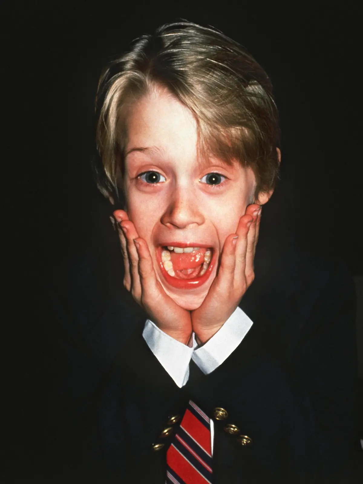 Der Kinderstar aus "Kevin - allein zu Haus", Macaulay Culkin (Foto vom 6.3.1991) will heiraten. Der mittlerweile 17jährige Amerikaner teilte nach US-Medienberichten am 30.3.1998 in Los Angeles mit, er wolle seine Freundin Rachel Miner ehelichen. «Wir sind stolz und glücklich, uns so jung gefunden zu haben. Wir freuen uns darauf, unser Leben gemeinsam zu verbringen«, heißt es in einer Mitteilung des Paares. Ein Hochzeitstermin steht allerdings noch nicht fest. Die gleichaltrige Rachel ist zur Zeit in dem Theaterstück "Das Tagebuch der Anne Frank" am New Yorker Broadway zu sehen. Culkin war in den vergangenen Jahren vor allem wegen wilder Parties und Krach im Elternhaus in die Schlagzeilen geraten.