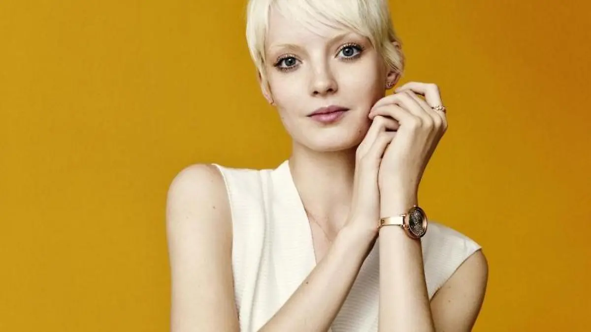 Das Armband ist derzeit gerne wieder schmal, wie bei diesem Modell von Esprit (ca. 140 Euro). Foto: Esprit