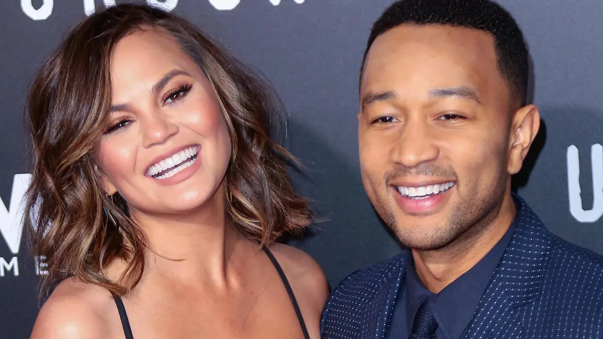 Chrissy Teigen und ihr Ehemann John Legend bei der Serien Premiere von Underground (2.Staffel) am 28.02.2017 in Westwood, Los Angeles WGN America s Underground TV Series Season 2 Premiere in Los Angeles , 2017 PUBLICATIONxINxGERxSUIxAUTxONLY

Chrissy Doughs and her Husband John Legend at the Series Premiere from Underground 2 Season at 28 02 2017 in Westwood Los Angeles WGN America S Underground TV Series Season 2 Premiere in Los Angeles 2017 PUBLICATIONxINxGERxSUIxAUTxONLY  