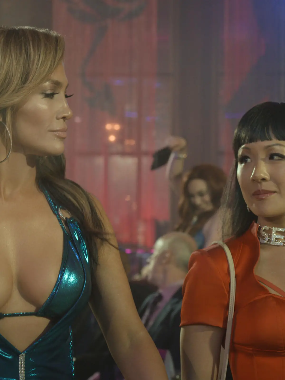 Jennifer Lopez und Constance Wu in Hustlers