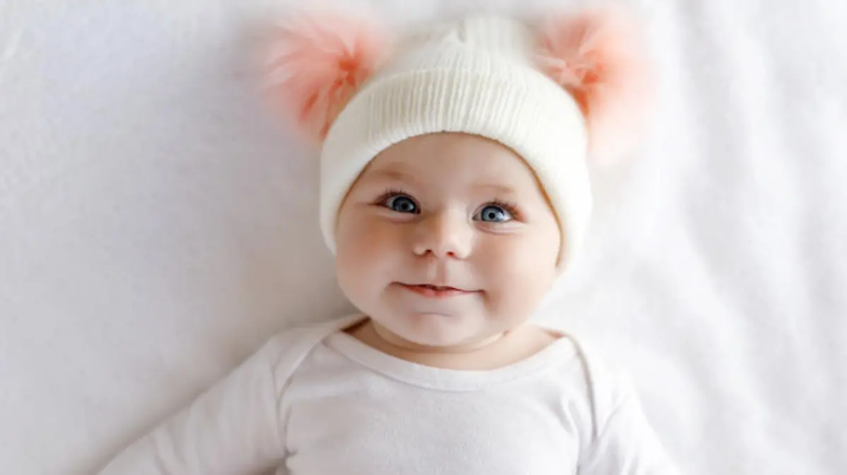 Baby lächelt
