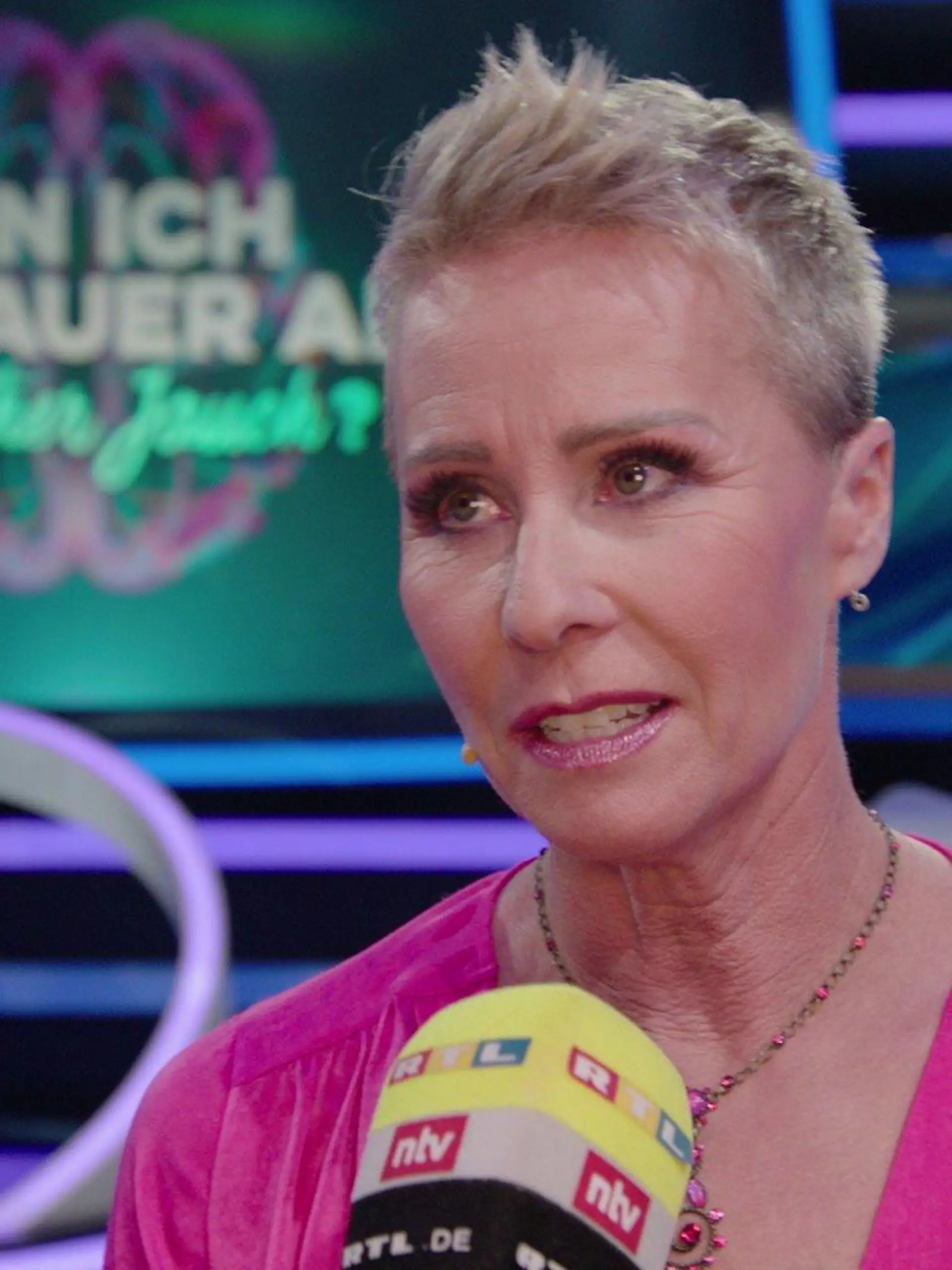 Sonja Zietlow begeistert bei "Bin ich schlauer als Günther Jauch?" mit ihrer Intelligenz.