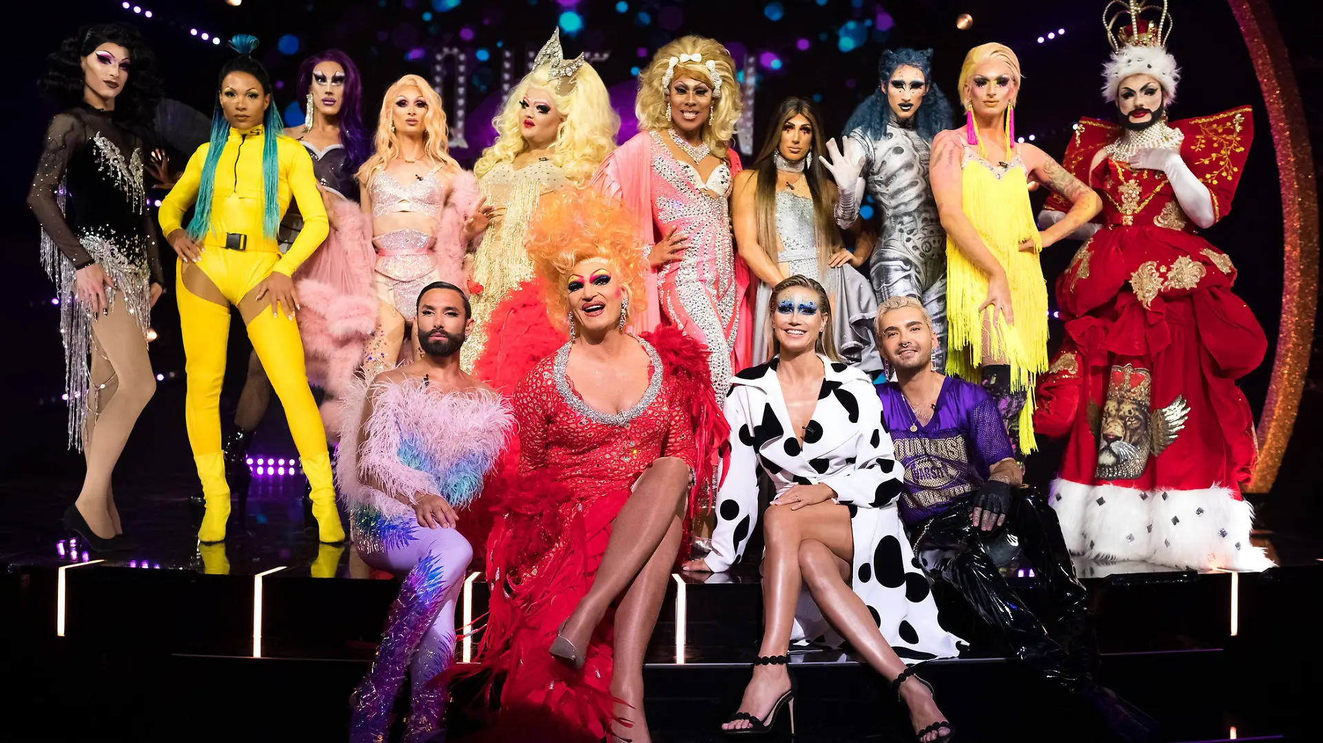 Jury und Teilnehmerinnen von "Queen of Drags".