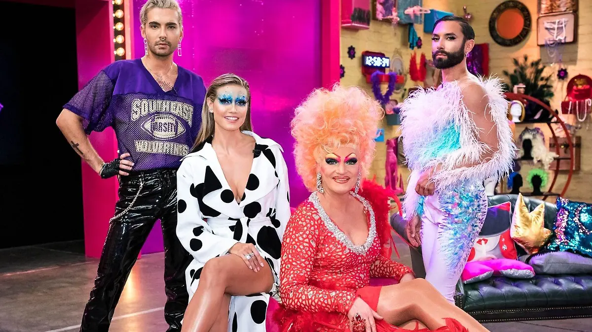 HANDOUT - 22.10.2019, ---: Deutschlands bekannteste Drag Queen Olivia Jones (vorne) unterstützt Bill Kaulitz (hintere Reihe, l-r), Heidi Klum und Conchita Wurst in der Jury von «Queen of Drags». (Zu dpa: «Olivia Jones ist stolz auf neue Klum-Castingsendung «Queen of Drags»») Foto: Martin Ehleben/ProSieben/dpa - ACHTUNG: Nur zur redaktionellen Verwendung im Zusammenhang mit einer Berichterstattung über die Sendung und nur mit vollständiger Nennung des vorstehenden Credits. Das Foto darf nicht verändert und nur im vollen Ausschnitt verwendet werden. Keine Archivierung! +++ dpa-Bildfunk +++