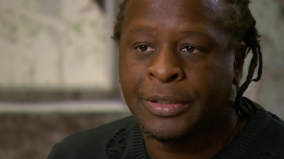 Es gibt weder Streit noch Rosenkrieg im Hause Pocher. Familien-Freund Mola Adebisi ist schwer beeindruckt.
