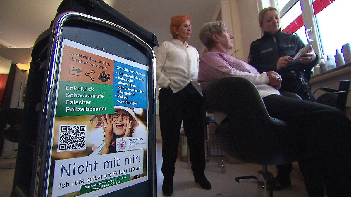 Gemeinsam mit den Friseurinnen und Friseuren sind die Beamten in den Salons in Lüneburg und Umgebung unterwegs.