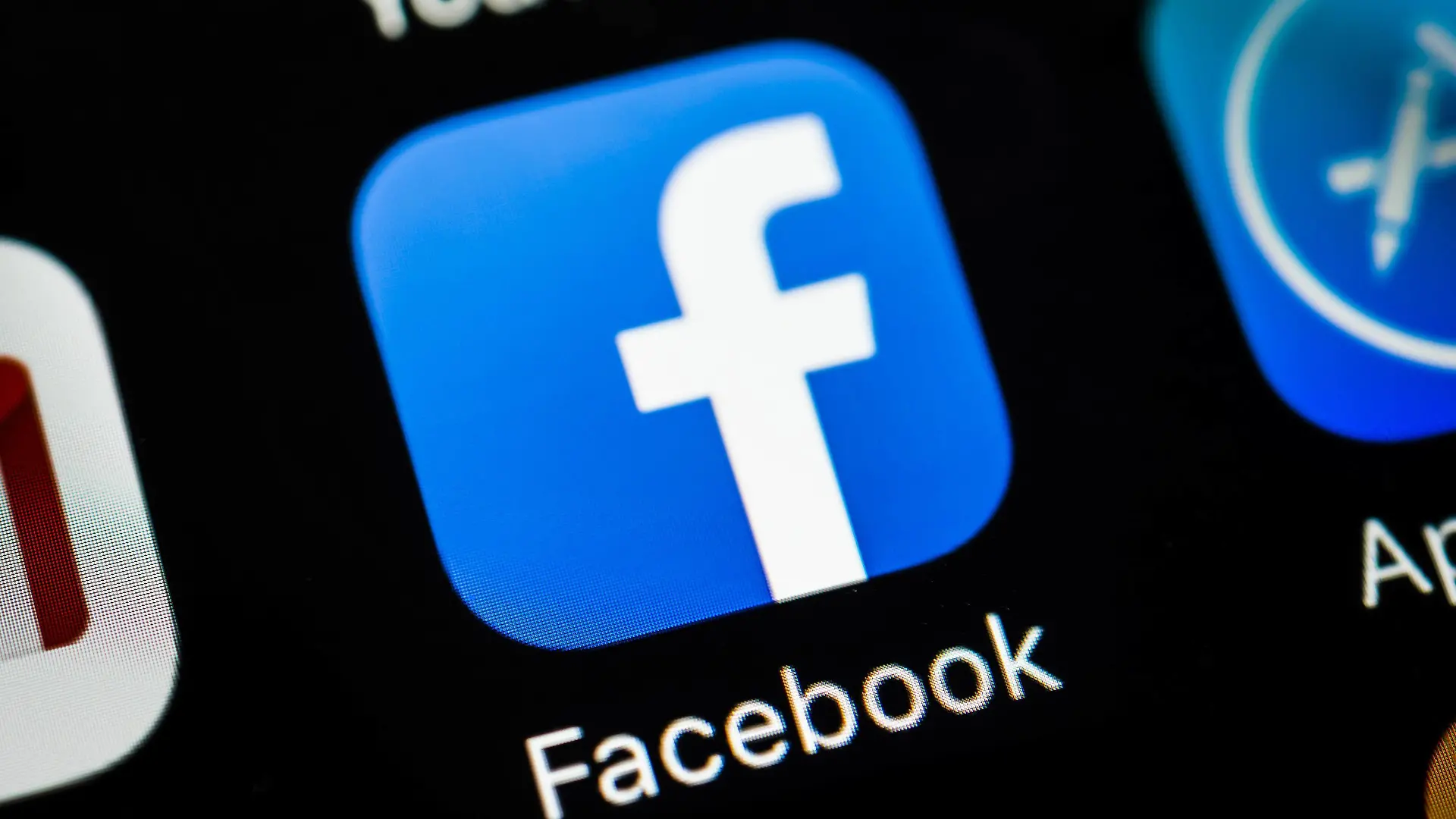 App-Icons auf Smartphone-Display App-Icons, Anzeige auf einem Bildschirm vom Handy, Smartphone, Facebook, Soziales Netzwek, Makroaufnahme, Detail, formatfüllend Copyright: imageBROKER/ValentinxWolf iblvfw04410098.jpg Bitte beachten Sie die gesetzlichen Bestimmungen des deutschen Urheberrechtes hinsichtlich der Namensnennung des Fotografen im direkten Umfeld der Veröffentlichung!
