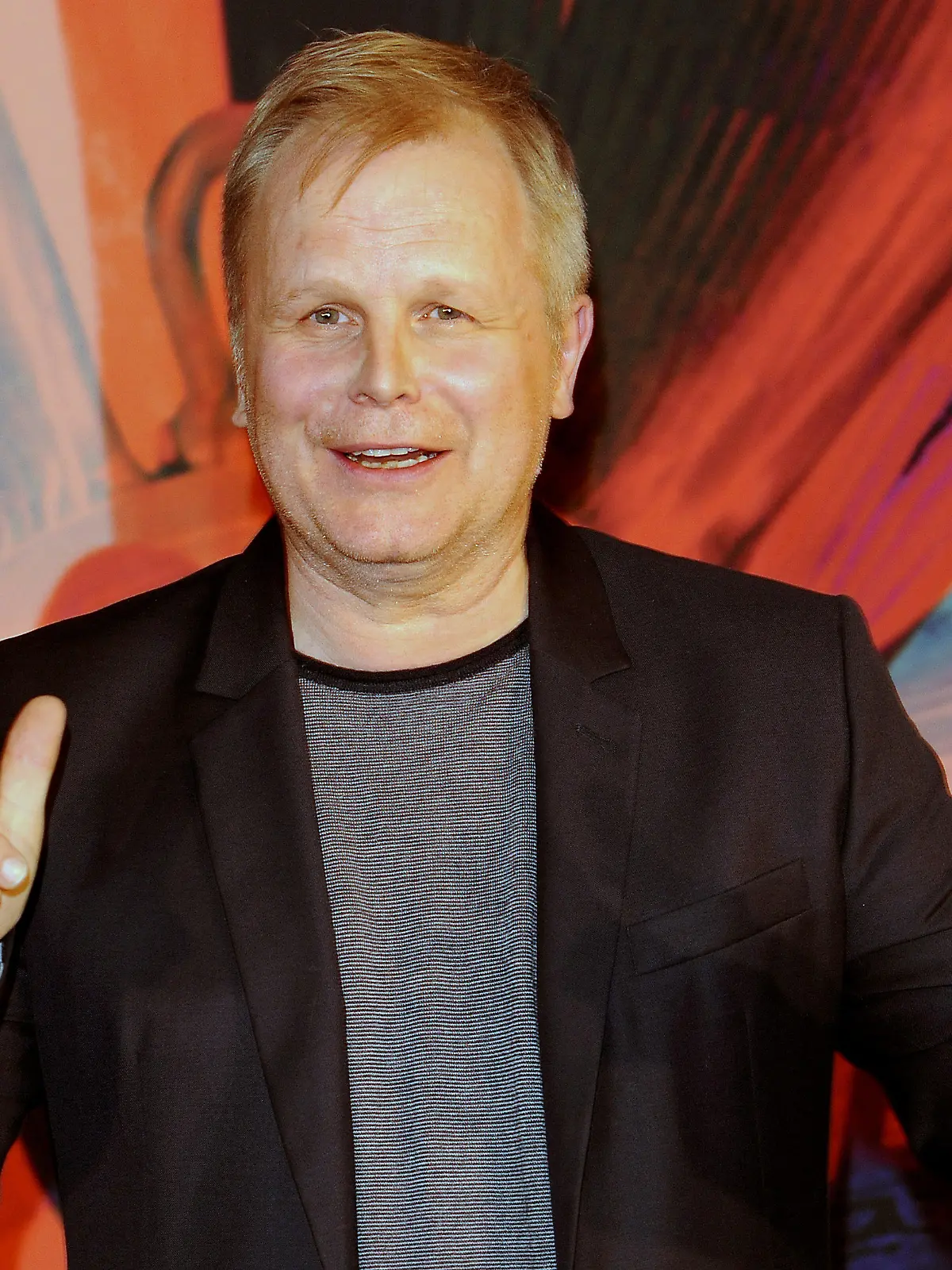 Der Sänger Herbert Grönemeyer posiert am Dienstag (15.03.2011) in Berlin bei einem Photocall im Haus der Kulturen der Welt zur Vorstellung seines neuen Albums "Schiffsverkehr". Es ist ab 18.03.2011 im Handel erhältlich. Foto: Jens Kalaene dpa/lbn  +++(c) dpa - Bildfunk+++