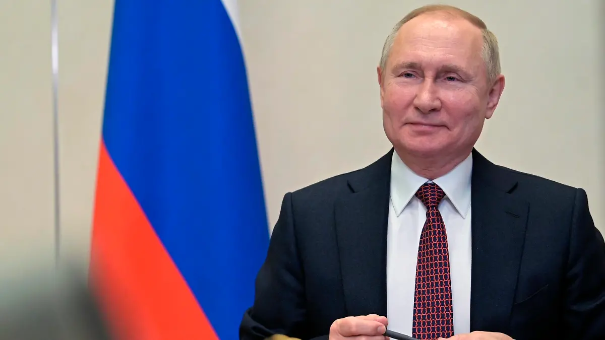 25.01.2022, Russland, Moskau: Wladimir Putin, Präsident von Russland, spricht mit den Mitgliedern der russischen Nationalmannschaft vor den Olympischen Winterspielen 2022 in Peking per Videokonferenz in seiner Residenz in Nowo-Ogarjowo. Foto: Alexei Nikolsky/Pool Sputnik Kremlin/AP/dpa +++ dpa-Bildfunk +++