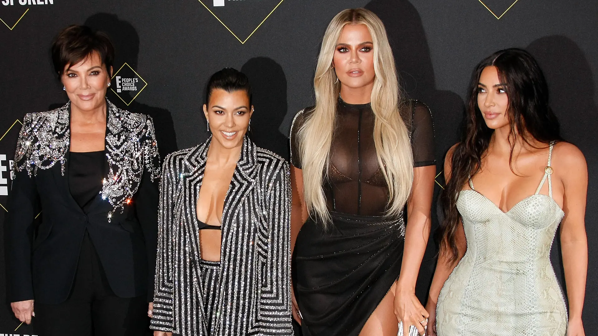 November 10, 2019, Santa Monica, CA, USA: SANTA MONICA, CALIFORNIA - NOVEMBER 10: Kris Jenner, Kourtney Kardashian, Khloe Kardashian and Kim Kardashian West attend the 2019 E People s Choice Awards at Barker Hangar on November 10, 2019 in Santa Monica, California. Photo: CraSH/imageSPACE Santa Monica USA PUBLICATIONxINxGERxSUIxAUTxONLY - ZUMAs181 20191110zeas181461 Copyright: xImagespacex