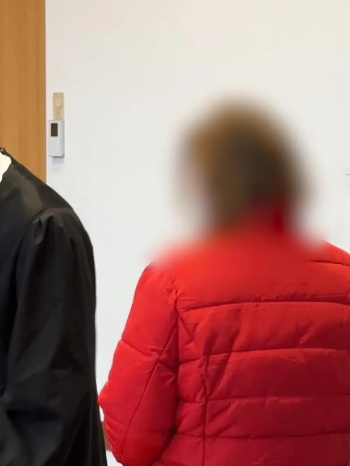 Bild zu: "Frau soll Missbrauch zugelassen haben"