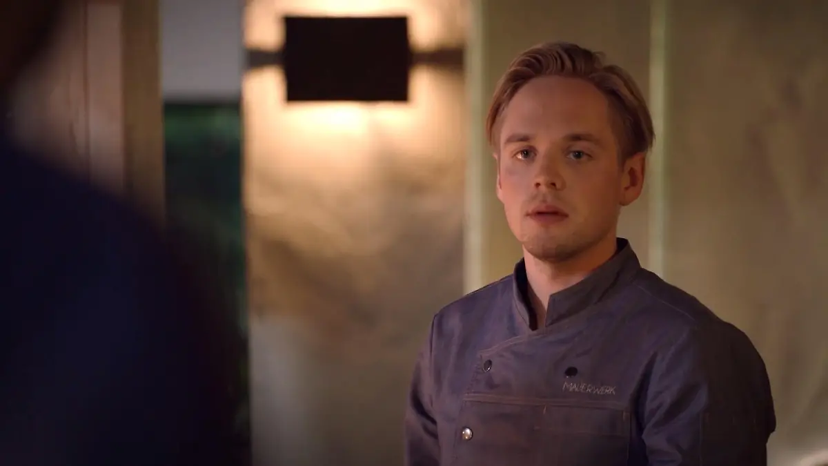 Wie tickt Lars wirklich? Er äußert sich rassistisch