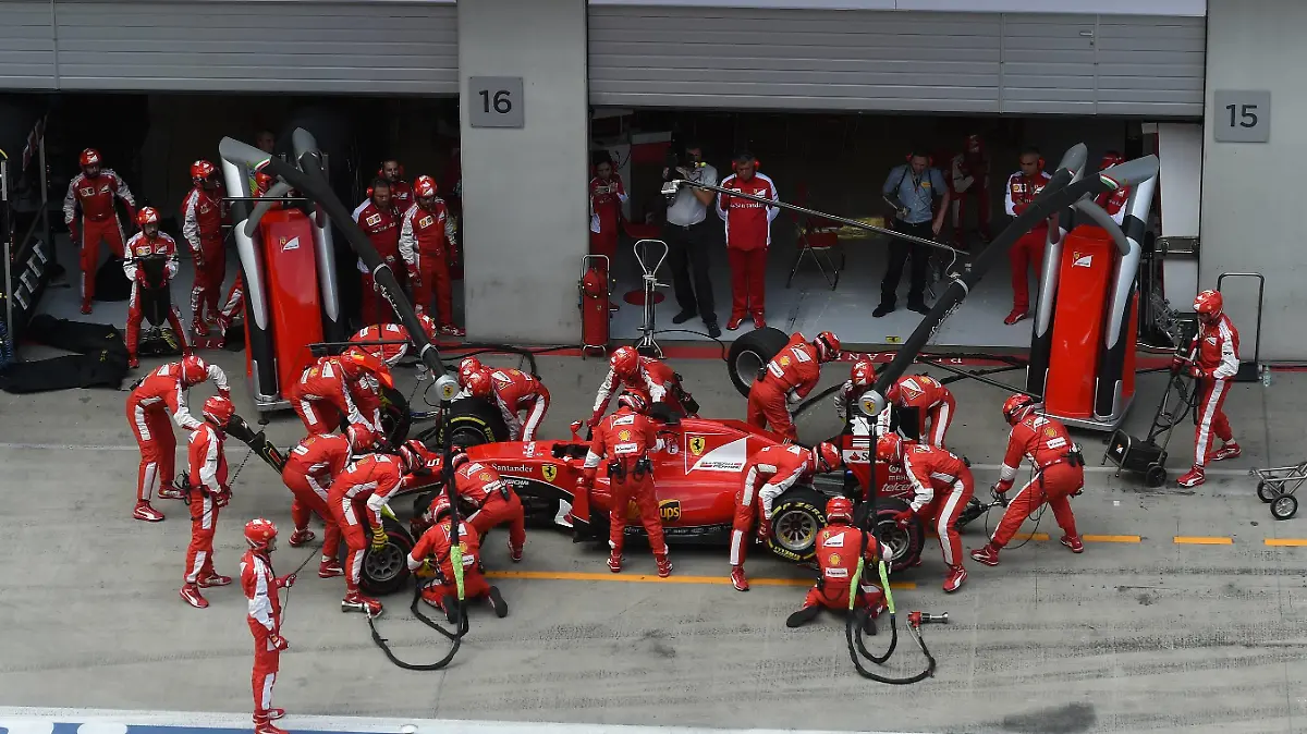 Sebastian Vettel, Scuderia Ferrari, Pitstop. formula 1 GP, Austria in Spielberg, 21.06.2015 Photo:mspb/ Jerry Andre Pitstop, Sebastian Vettel, formula 1 GP, AustriaSebastian Vettel Scuderia Ferrari Pitstop Formula 1 GP Austria in Spielberg 21 06 2015 Photo mspb Jerry André Pitstop Sebastian Vettel Formula 1 GP Austria